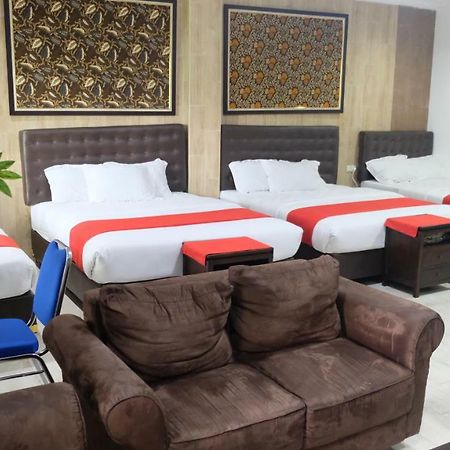 Отель Beone House Jogja Kalasan Экстерьер фото