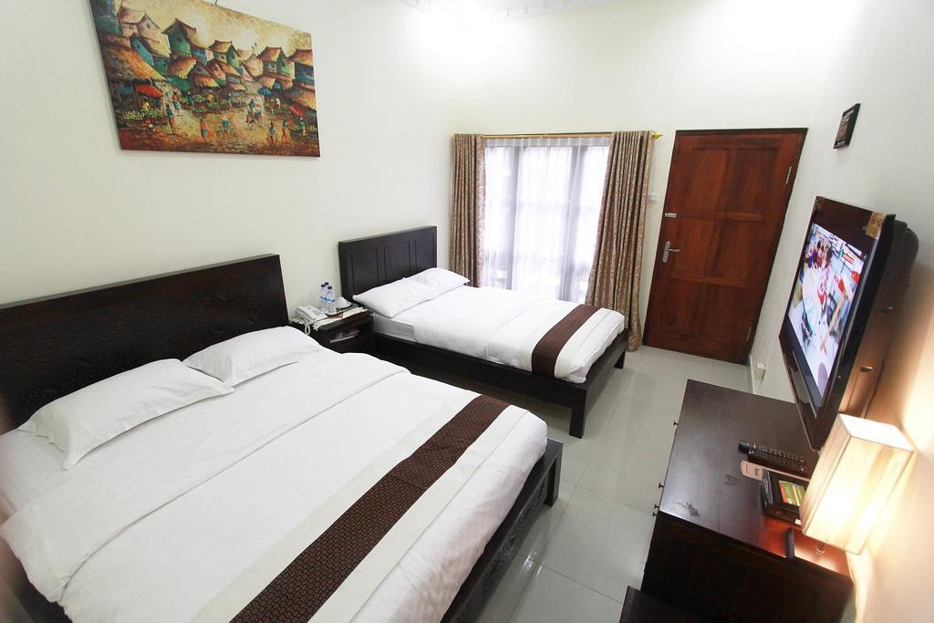 Отель Beone House Jogja Kalasan Экстерьер фото