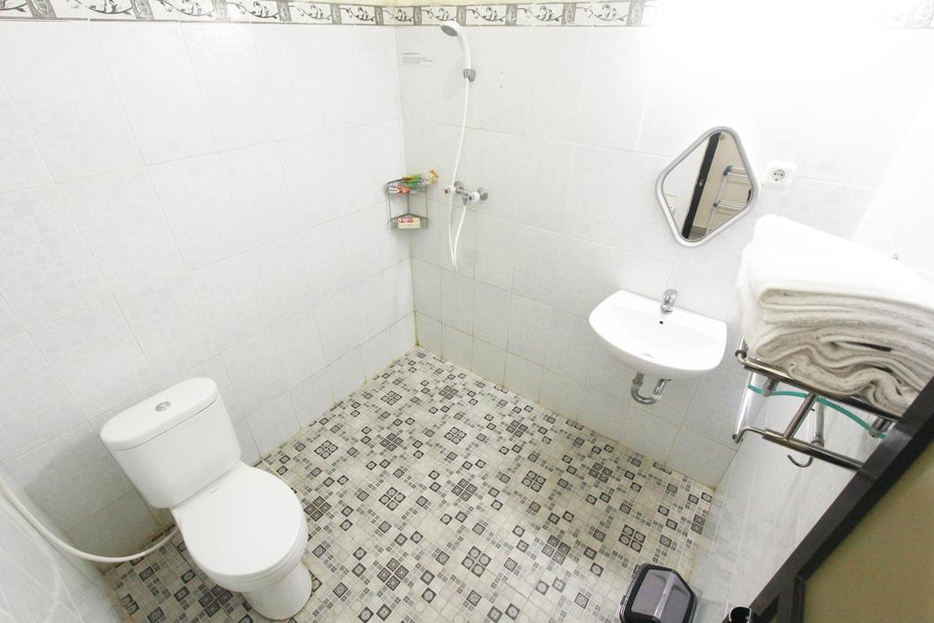 Отель Beone House Jogja Kalasan Экстерьер фото