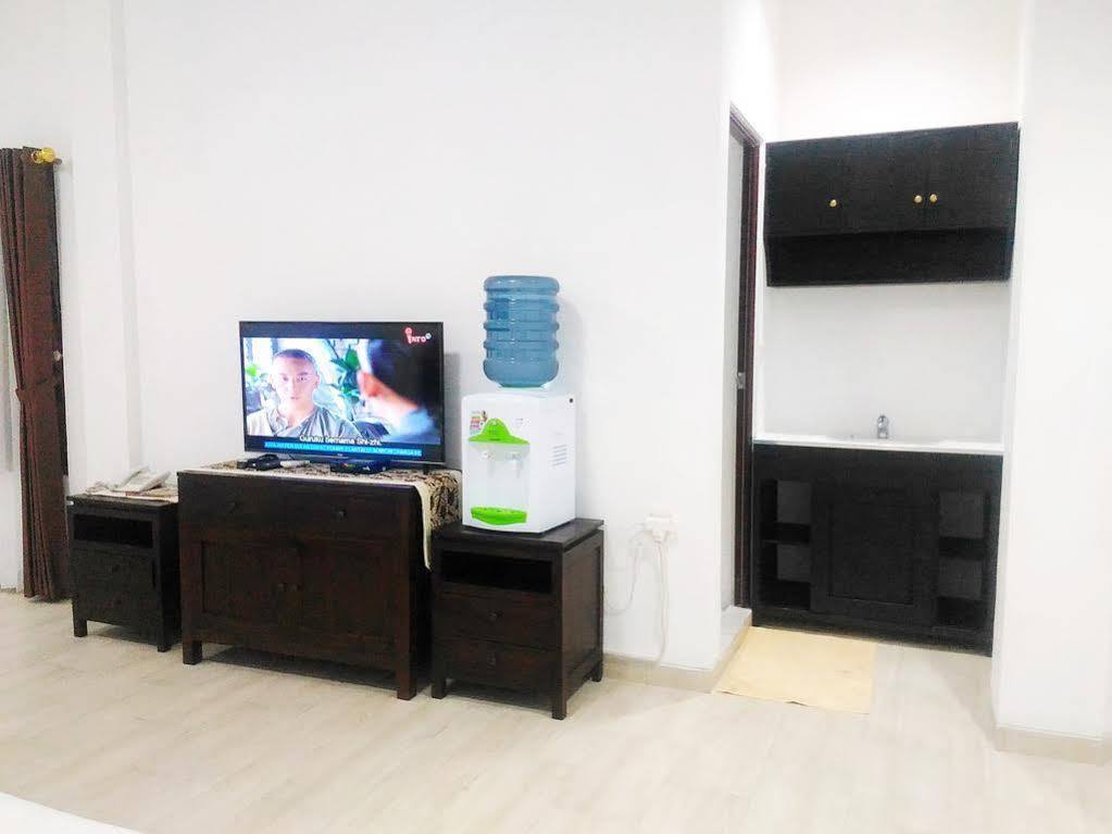 Отель Beone House Jogja Kalasan Экстерьер фото