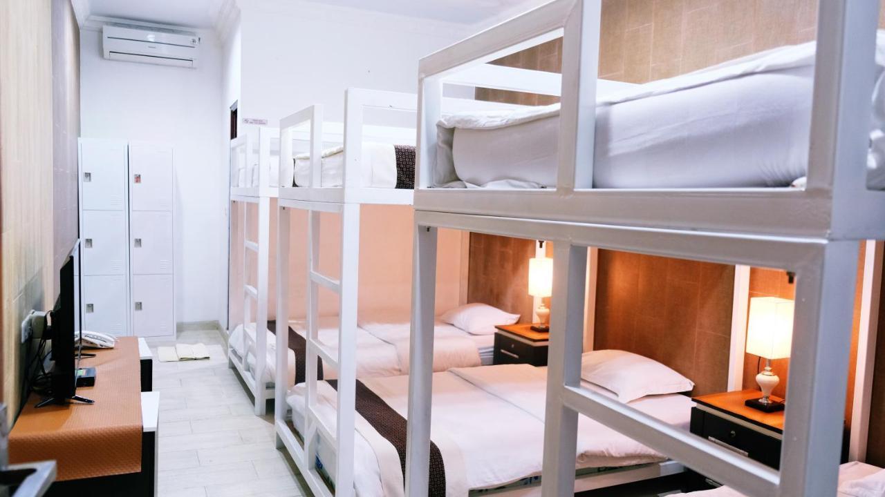 Отель Beone House Jogja Kalasan Экстерьер фото