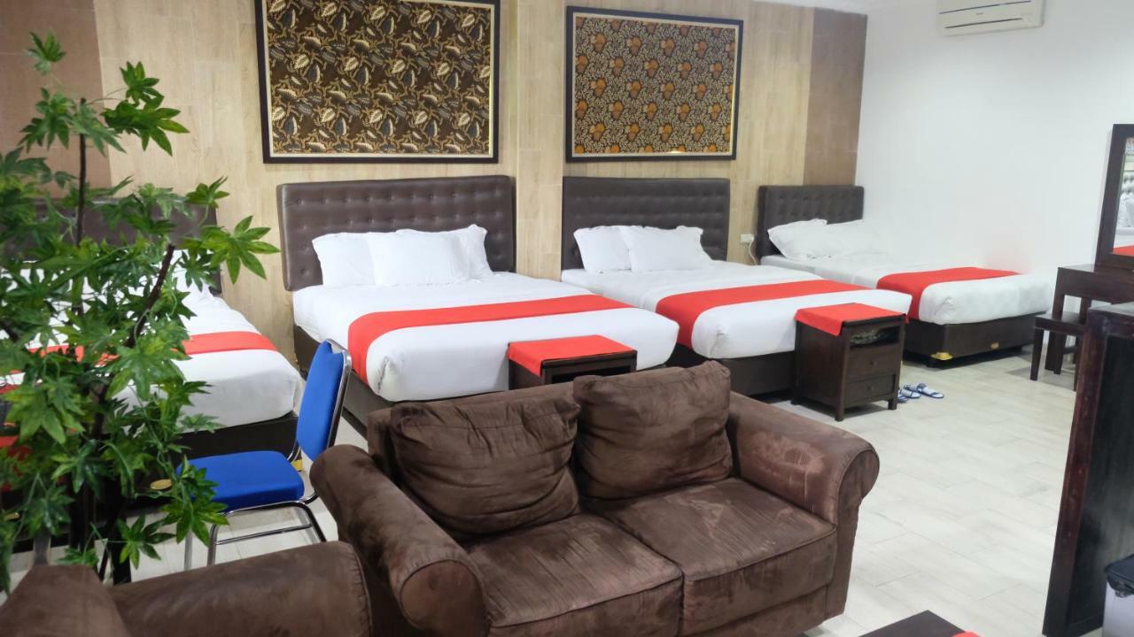 Отель Beone House Jogja Kalasan Экстерьер фото